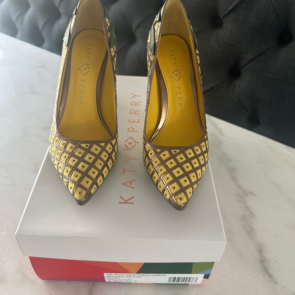 Katy Perry Collections “Pinya” Pineapple  Heels in Size 6 1/2